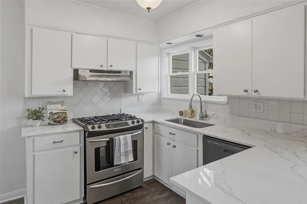 $2,200 | 6417 Darwood Avenue, Fort Worth, TX 76116