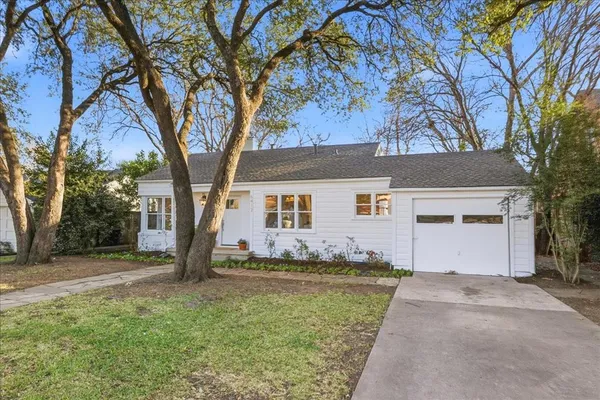 $2,200 | 6417 Darwood Avenue, Fort Worth, TX 76116