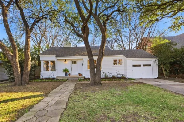 $2,200 | 6417 Darwood Avenue, Fort Worth, TX 76116