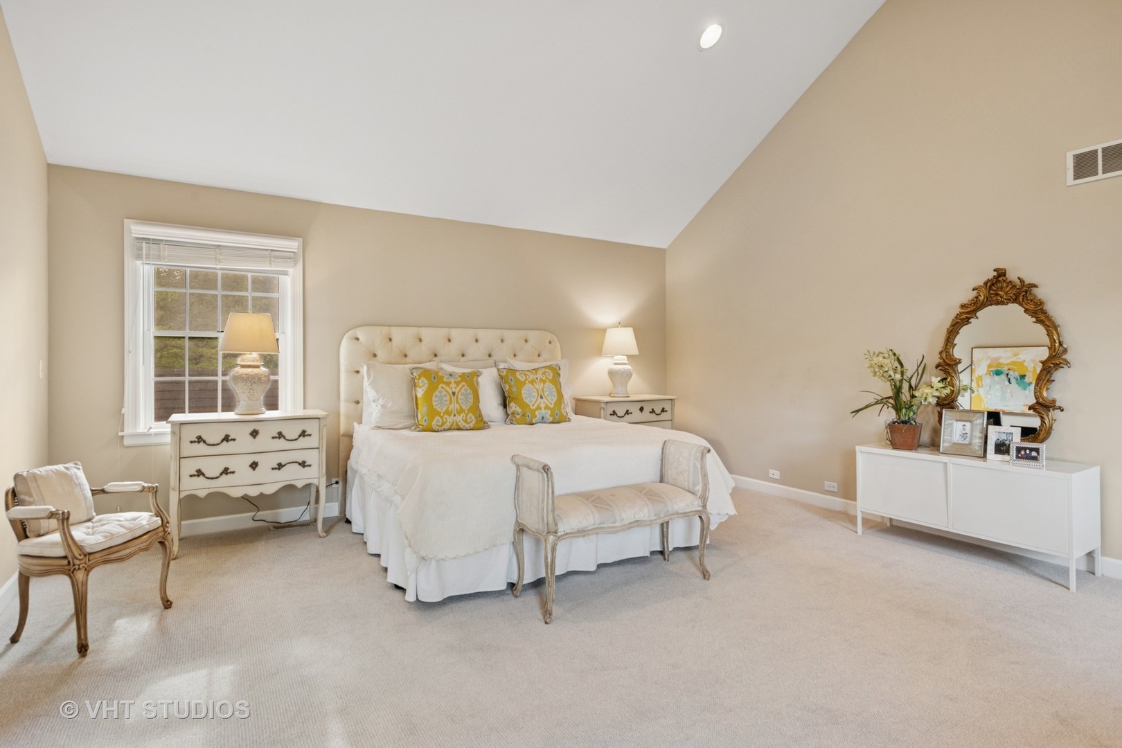 11 Longmeadow Road Winnetka, IL 60093 - Photo 18 of 31 a bedroom with furniture and white walls