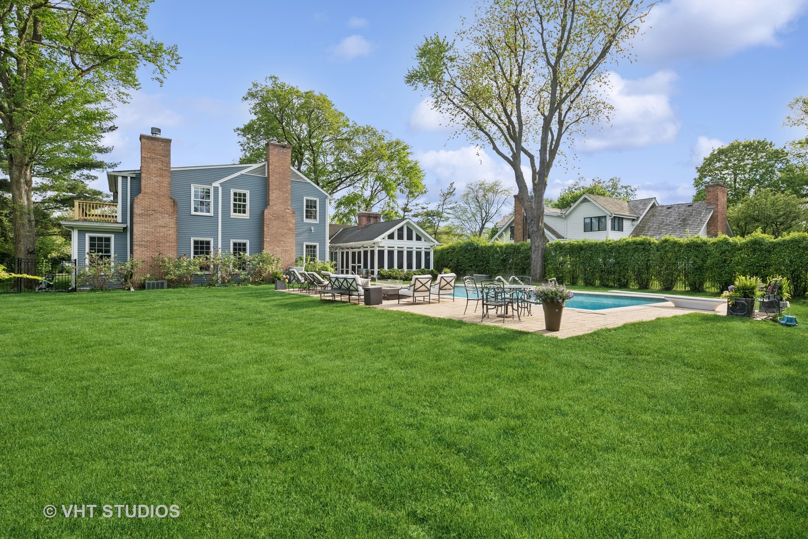 11 Longmeadow Road Winnetka, IL 60093 - Photo 2 of 31 a garden view with a sitting space