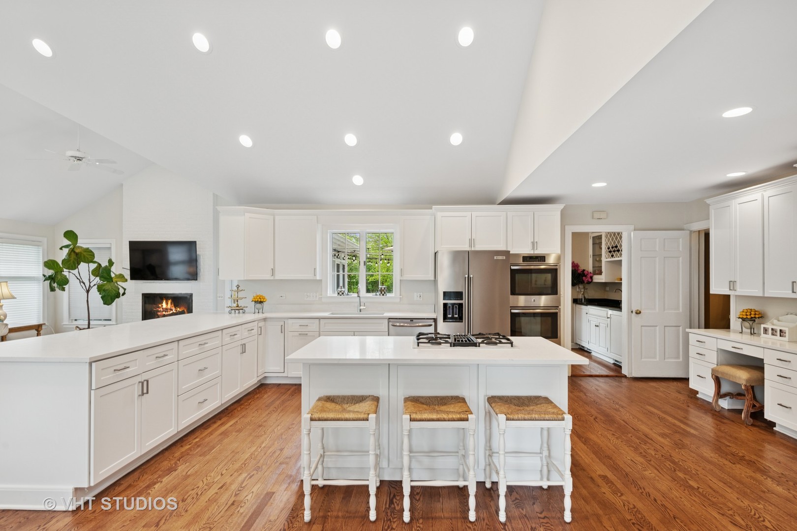 11 Longmeadow Road Winnetka, IL 60093 - Photo 6 of 31 a large kitchen with a table and chairs