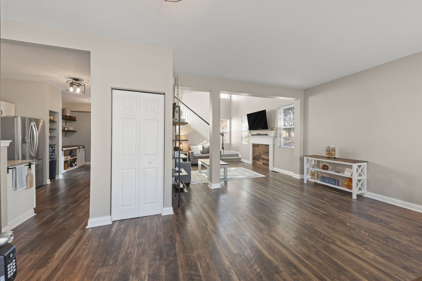 2263 Reflections Drive Aurora, IL 60502 - Photo 8 of 31 a view of a livingroom with furniture and wooden floor