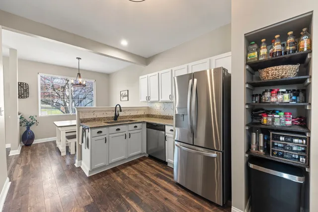 $339,900 | 2263 Reflections Drive, Aurora, IL 60502