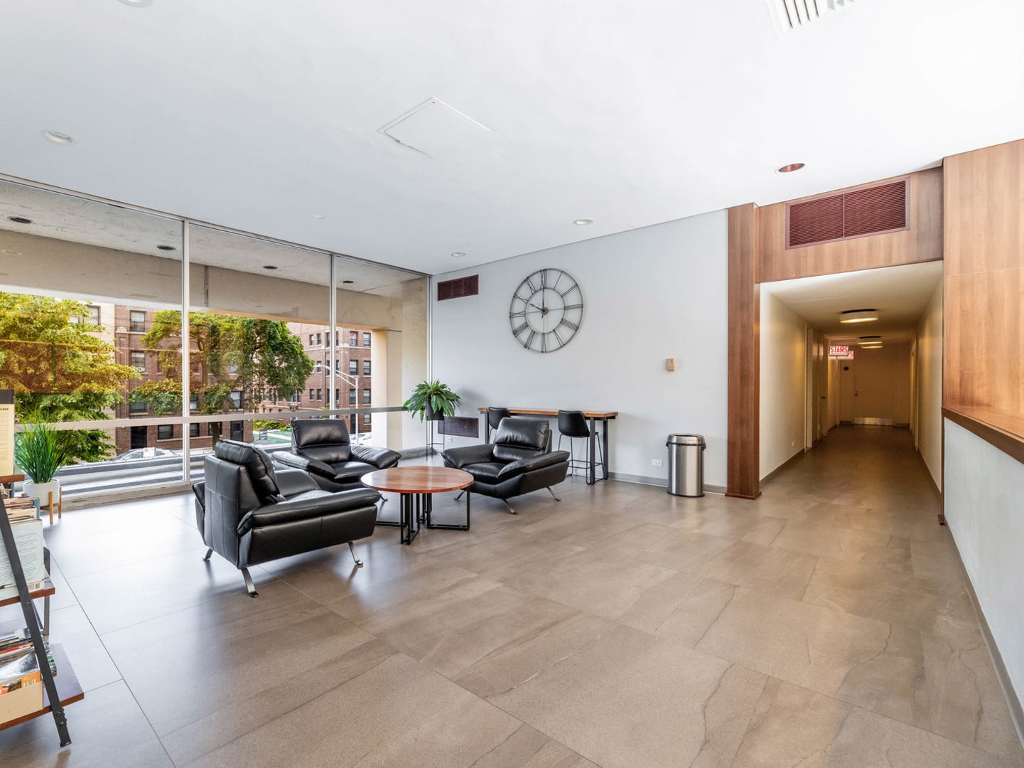 5201 South Cornell Avenue, Unit 27D Chicago, IL 60615 - Photo 18 of 35 a living room with furniture and a large window