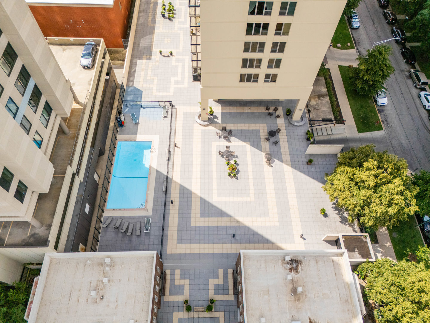 5201 South Cornell Avenue, Unit 27D Chicago, IL 60615 - Photo 21 of 35 a view of balcony and deck