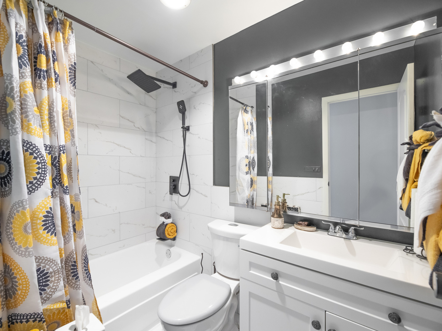 5201 South Cornell Avenue, Unit 27D Chicago, IL 60615 - Photo 9 of 35 a bathroom with a sink and a mirror