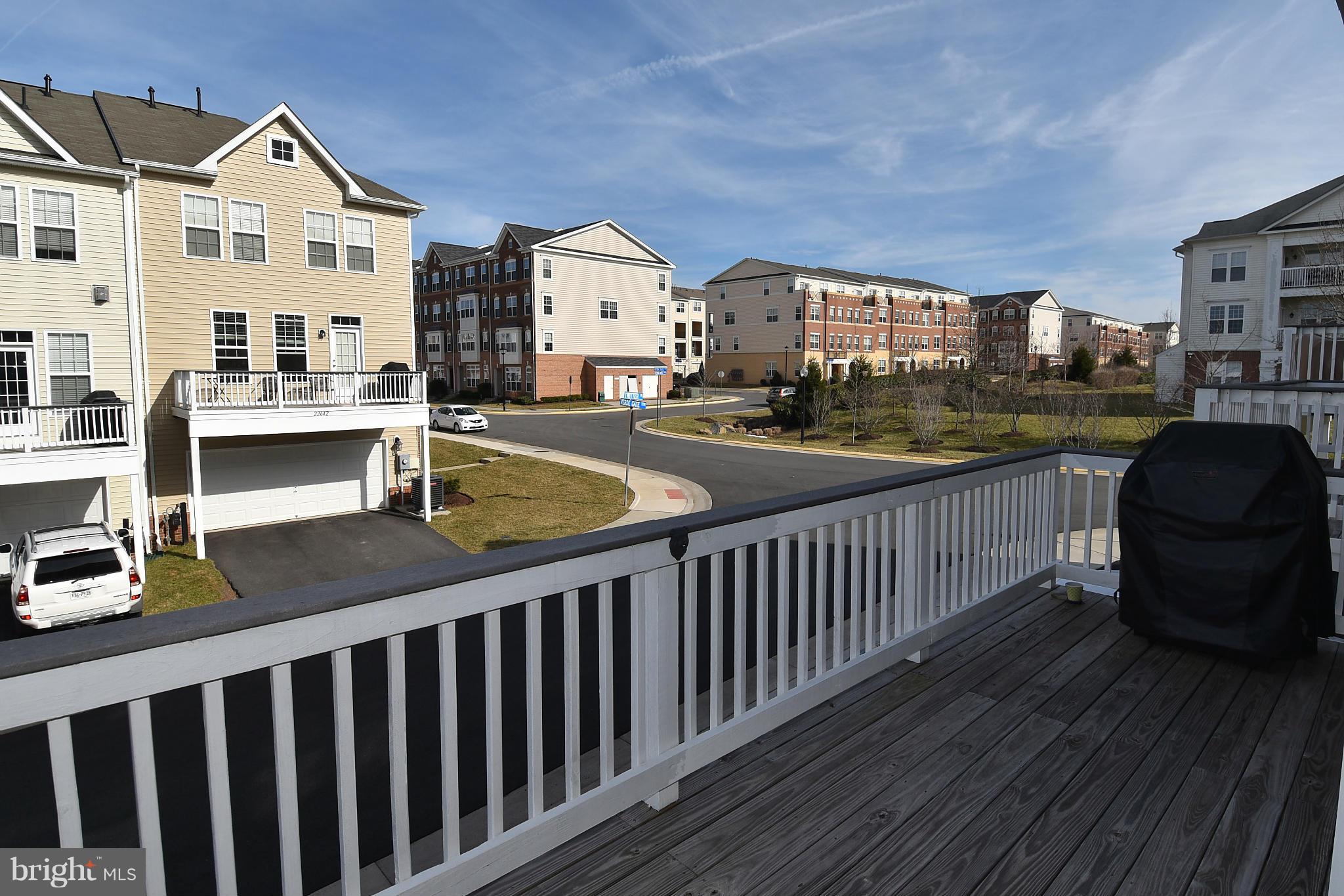 22641 Twitter Square Ashburn, VA 20148 - Photo 26 of 30 Deck perfect space for summer BBQ