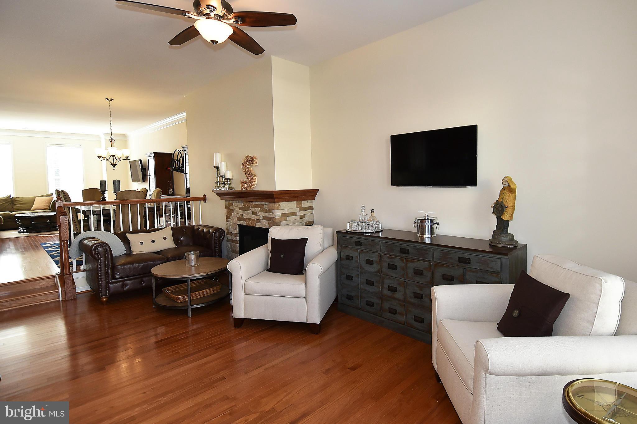 22641 Twitter Square Ashburn, VA 20148 - Photo 8 of 30 Family Rm off kitchen perfect space to relax!