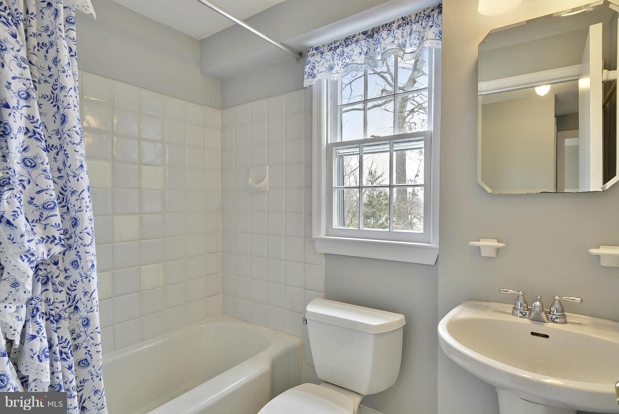 2706 Harmon Road Silver Spring, MD 20902 - Photo 17 of 30 Upper level full bath