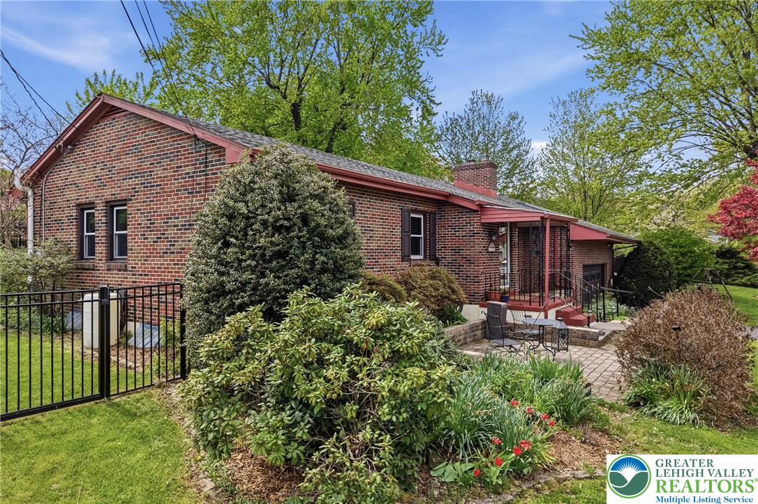1670 Lindberg Road Bethlehem, PA 18020 - Photo 3 of 29 Gallery Image 3