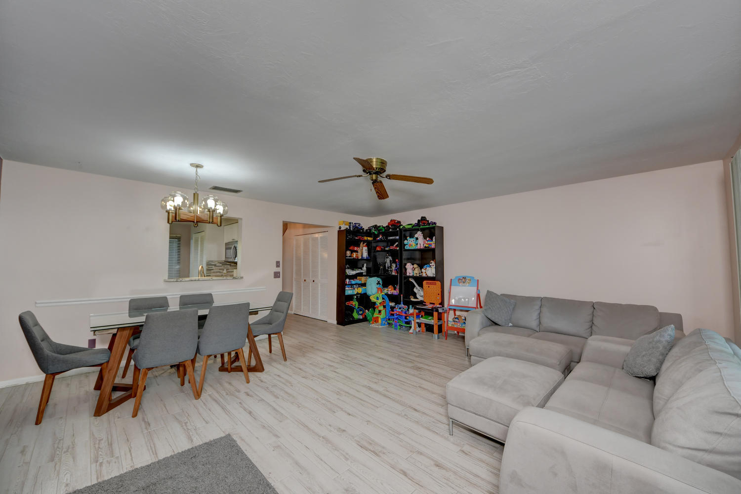 2070 Colonial Road, Unit 3 Fort Pierce, FL 34950 - Photo 13 of 33 2070 Colonial Rd Unit 3 Fort-large-017-0