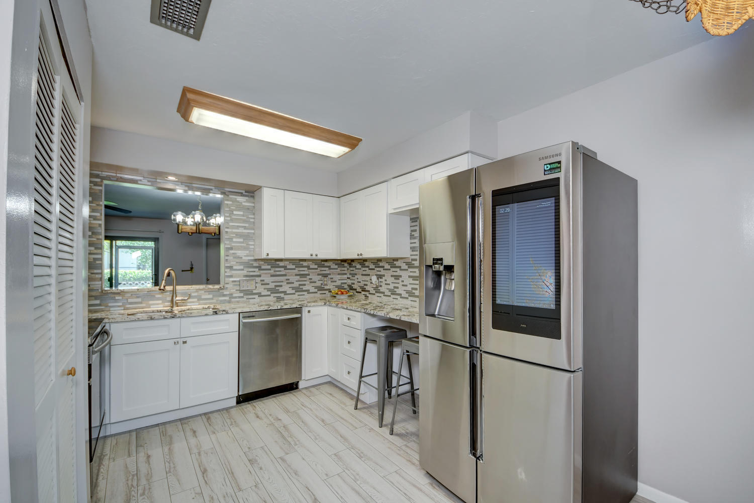2070 Colonial Road, Unit 3 Fort Pierce, FL 34950 - Photo 3 of 33 2070 Colonial Rd Unit 3 Fort-large-019-0