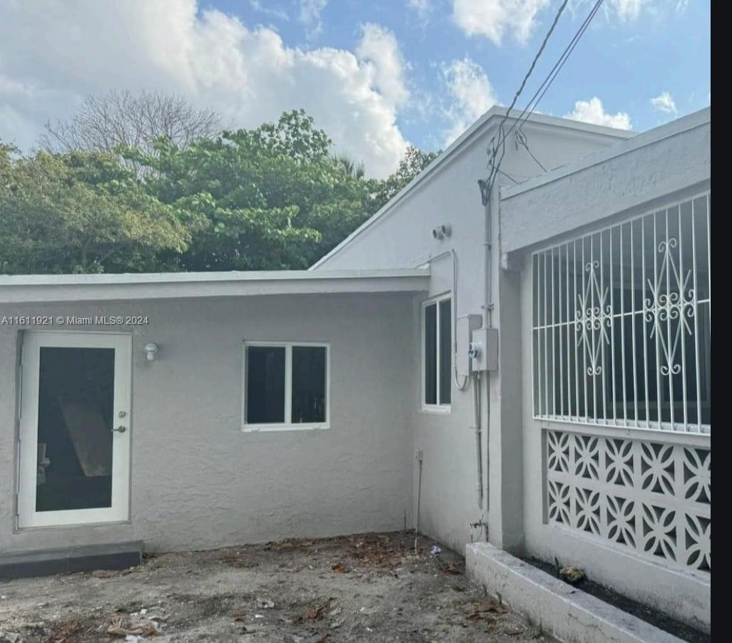 858 Northwest 29th Ter  