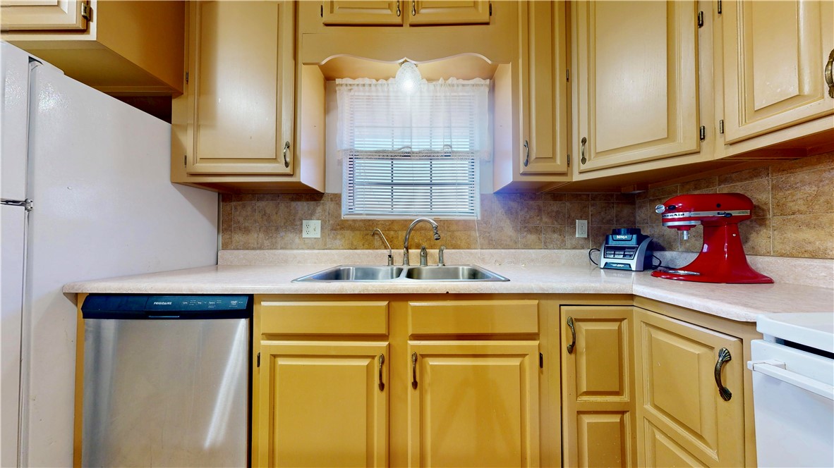 131 Fawn Lane Blackshear, GA 31516 - Photo 8 of 30