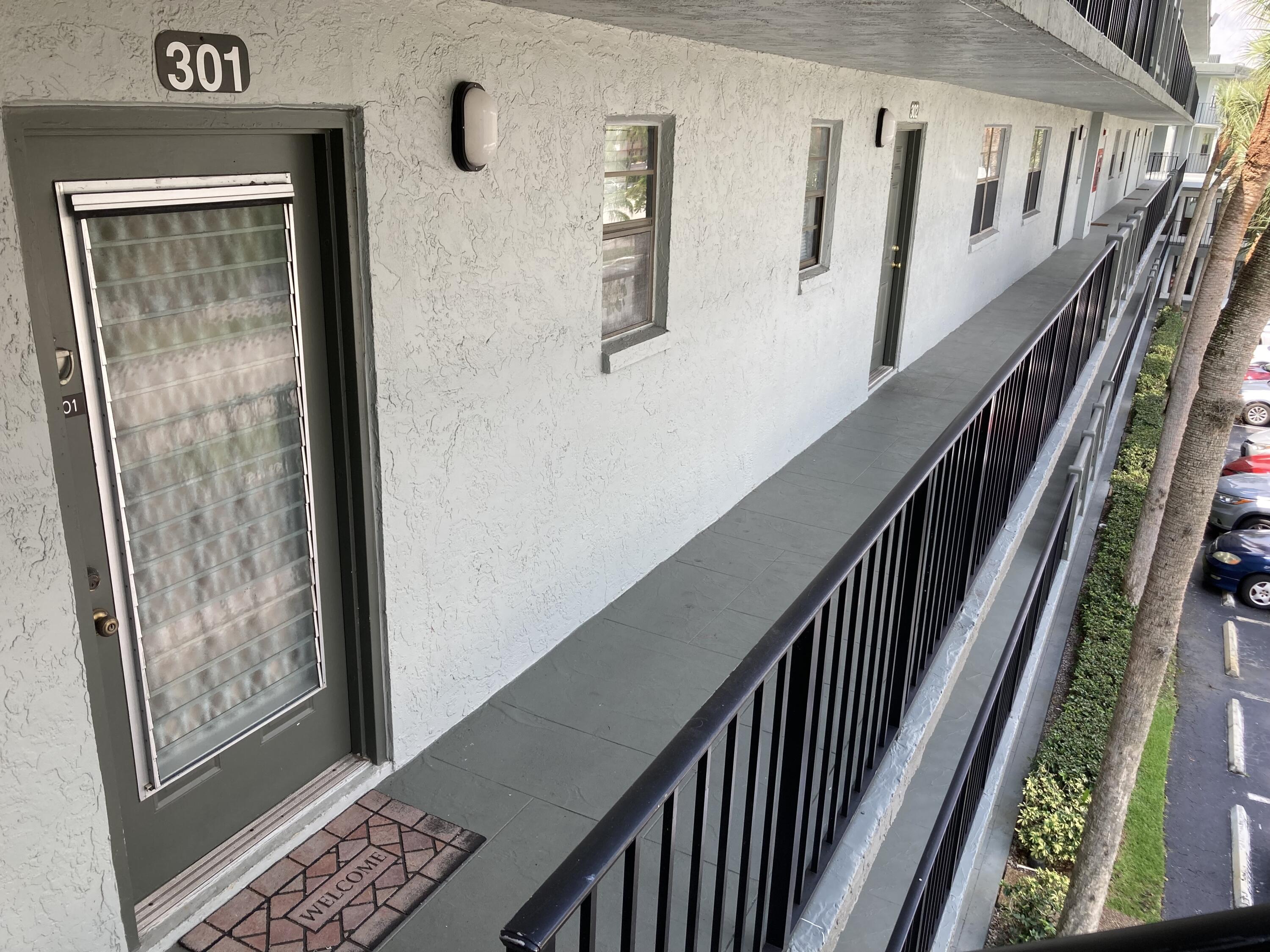 9440 Southwest 8th Street, Unit 301 Boca Raton, FL 33428 - Photo 5 of 51 IMG_1505