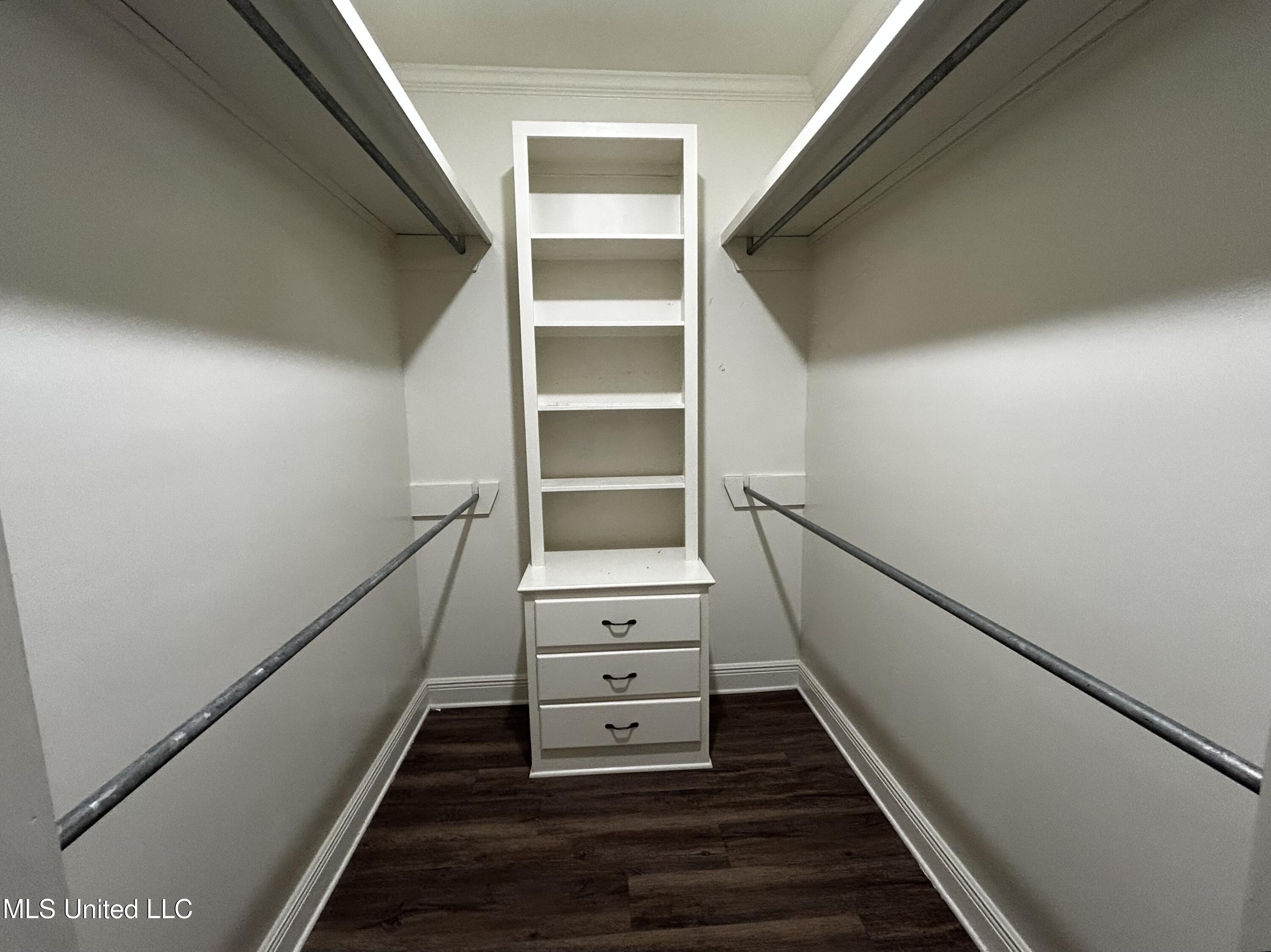 1035 Driftwood Road Summit, MS 39666 - Photo 13 of 22 1035 Driftwood Primary Closet