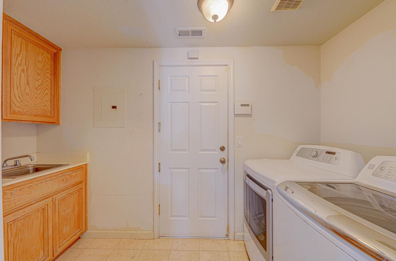 2 Whitman Circle Salinas, CA 93906 - Photo 22 of 41 a utility room with dryer and washer