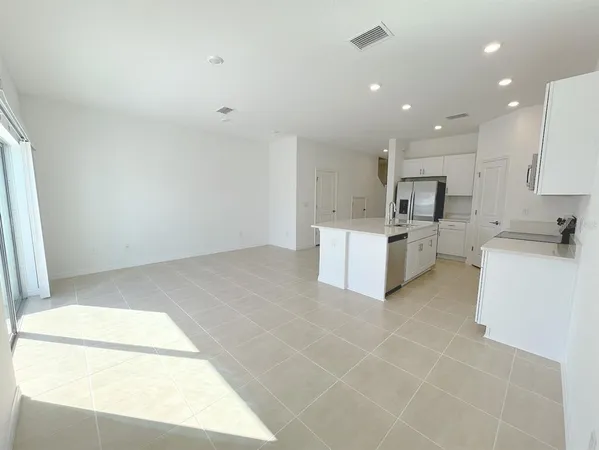 $2,175 | 16520 Bergamo Place, Bradenton, FL 34211