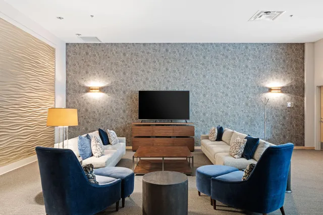 $3,195 | 1120 South 2nd Street, Unit 813, Minneapolis, MN 55415