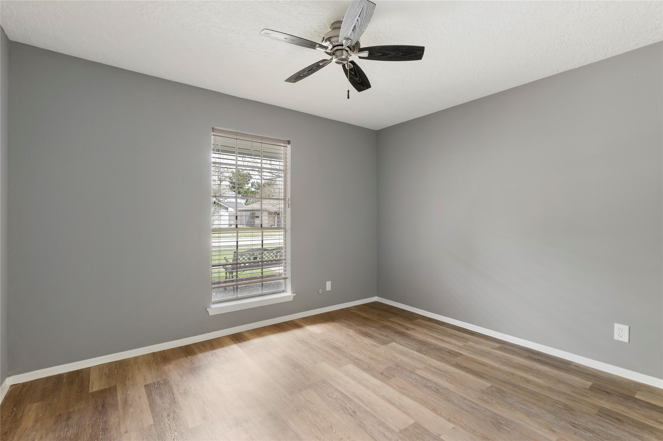 29107 Binefield Street Spring, TX 77386 - Photo 22 of 33 Guest room 1 - looks out to the front yard.