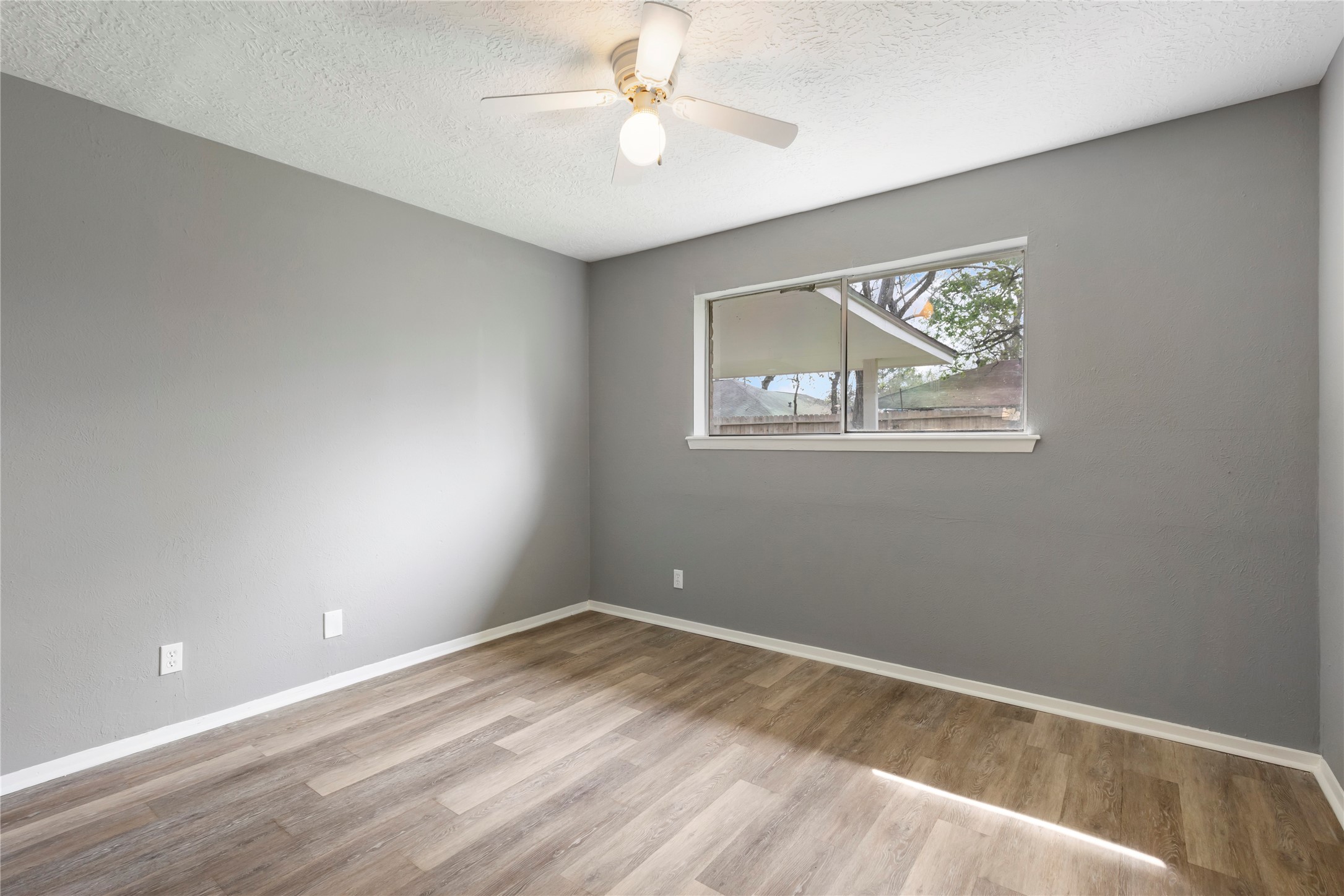 29107 Binefield Street Spring, TX 77386 - Photo 24 of 33 Guest room 2 - looks out to the backyard.