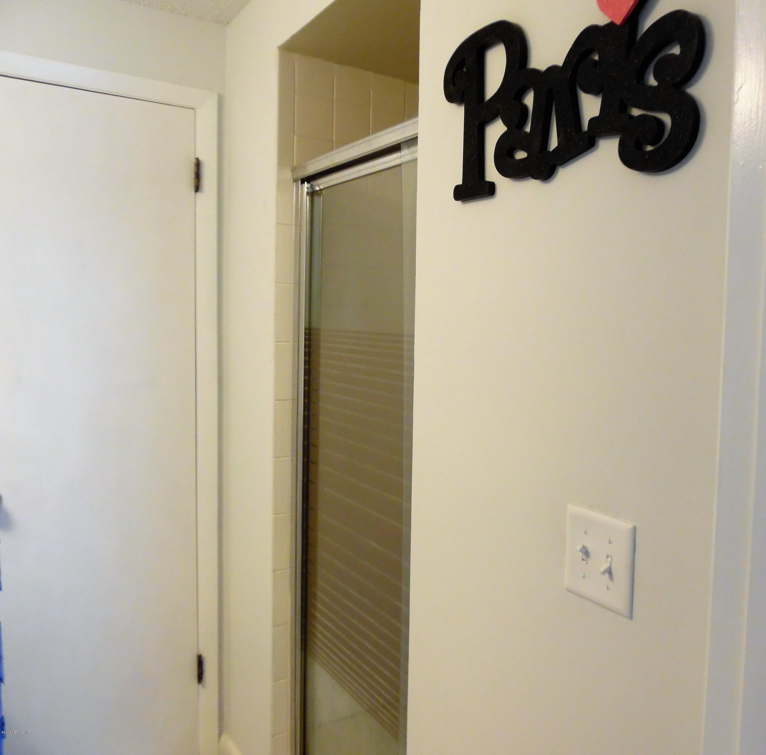 10244 Pine Breeze Road South Jacksonville, FL 32257 - Photo 14 of 27 a bathroom with a shower