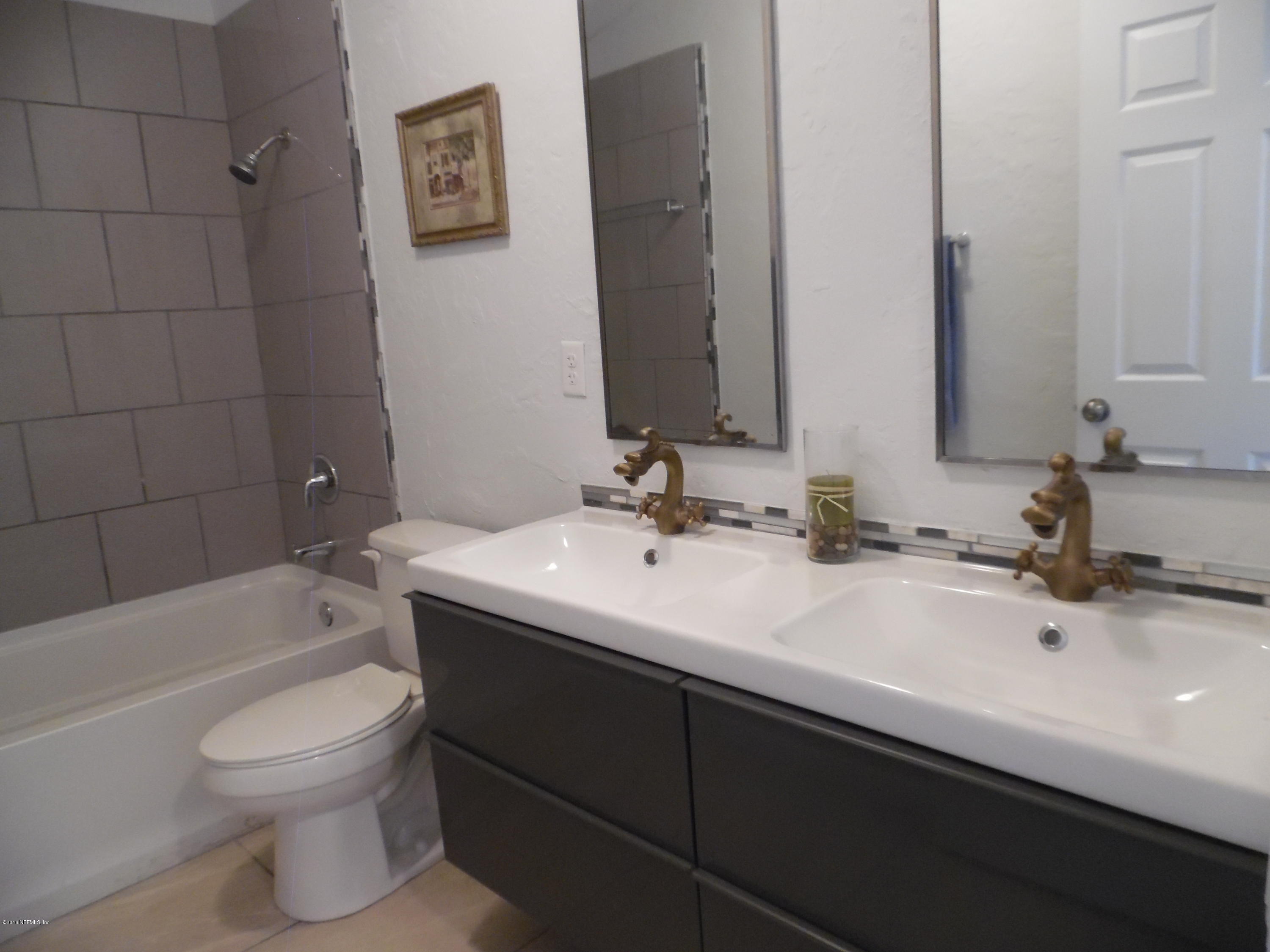 10244 Pine Breeze Road South Jacksonville, FL 32257 - Photo 19 of 27 a bathroom with a sink a toilet and bathtub