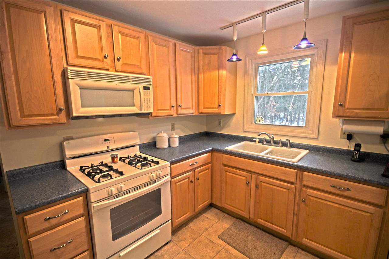 15 Rolling Ridge Road Londonderry, NH 03053 - Photo 14 of 34