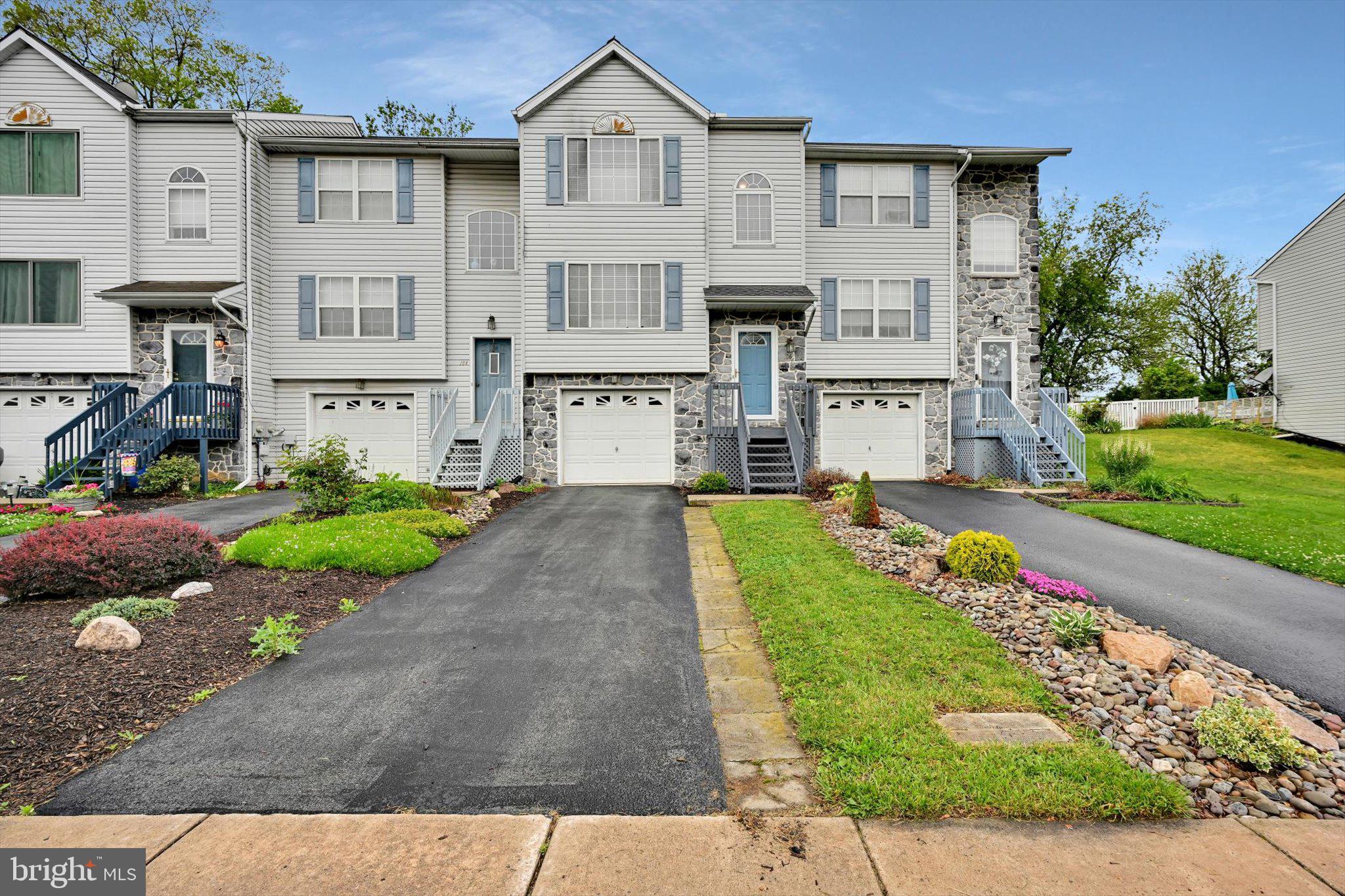 186 Riders Way Lebanon, PA 17042 - Photo 2 of 29