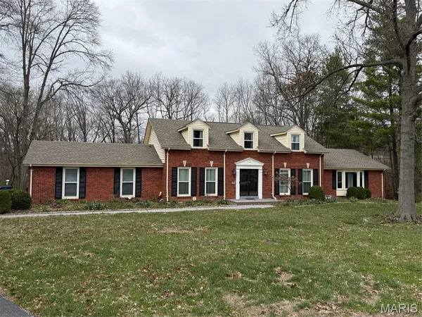 $1,000,000 | 16 Williamsburg Road, Creve Coeur, MO 63141