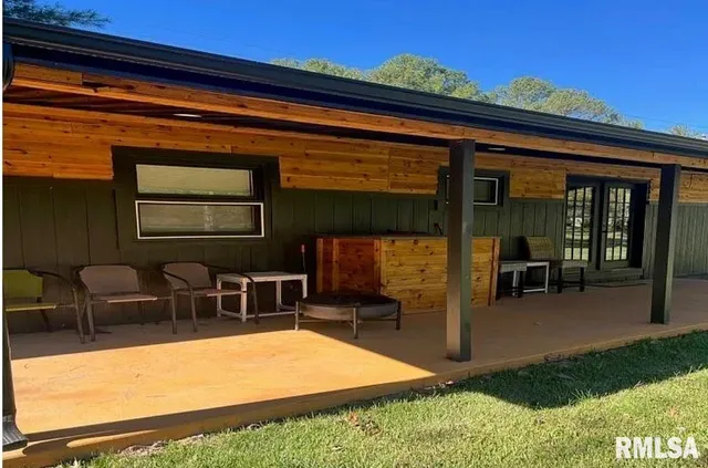 $198,000 | 1303 North Maple Street, Carterville, IL 62918