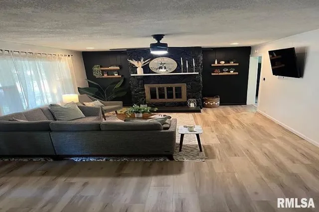 $198,000 | 1303 North Maple Street, Carterville, IL 62918