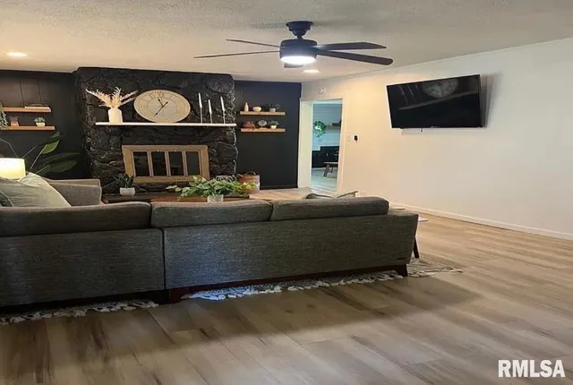 $198,000 | 1303 North Maple Street, Carterville, IL 62918