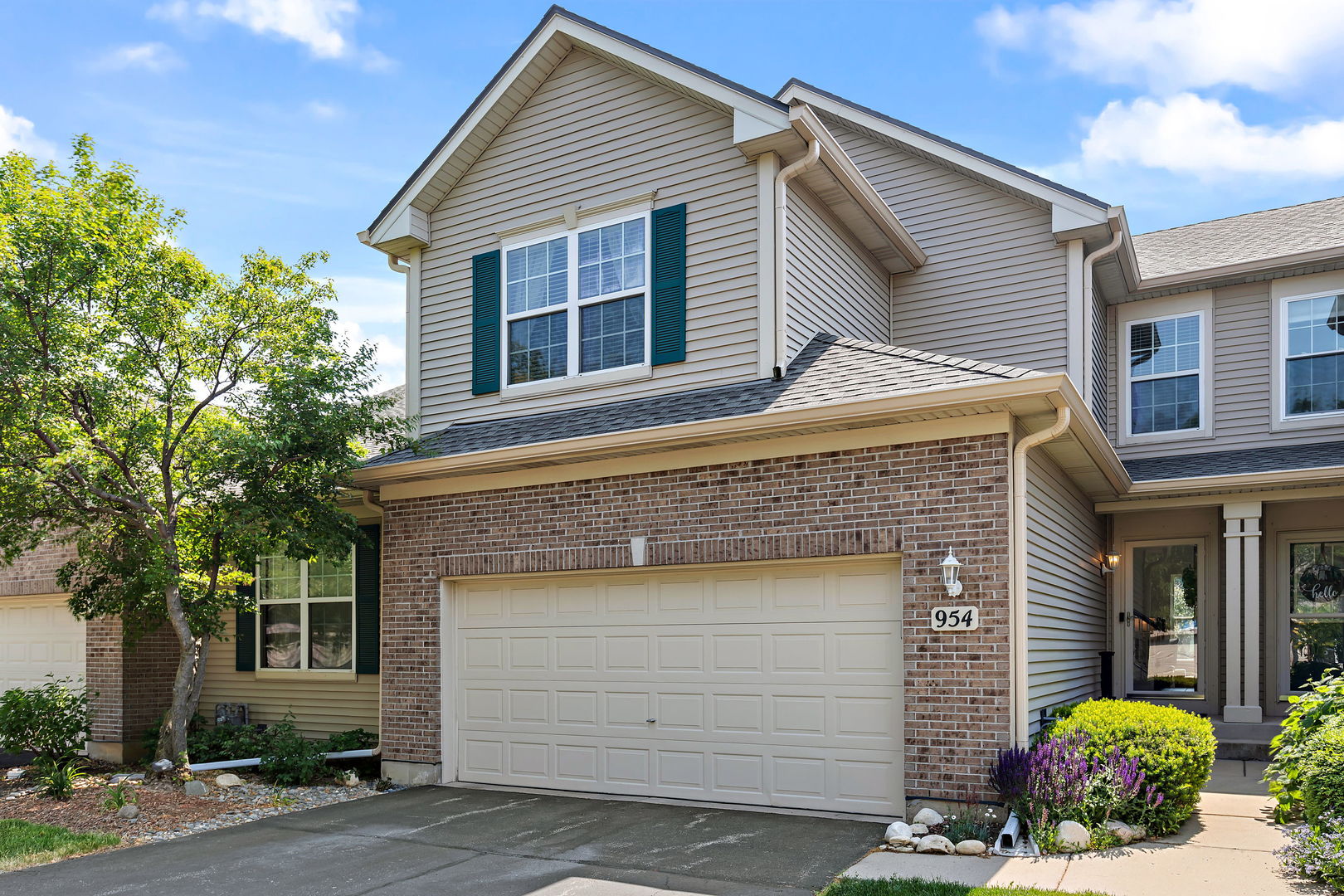 954 Oak Ridge Boulevard Elgin, IL 60120 - Photo 1 of 17 a front view of a house with a garden