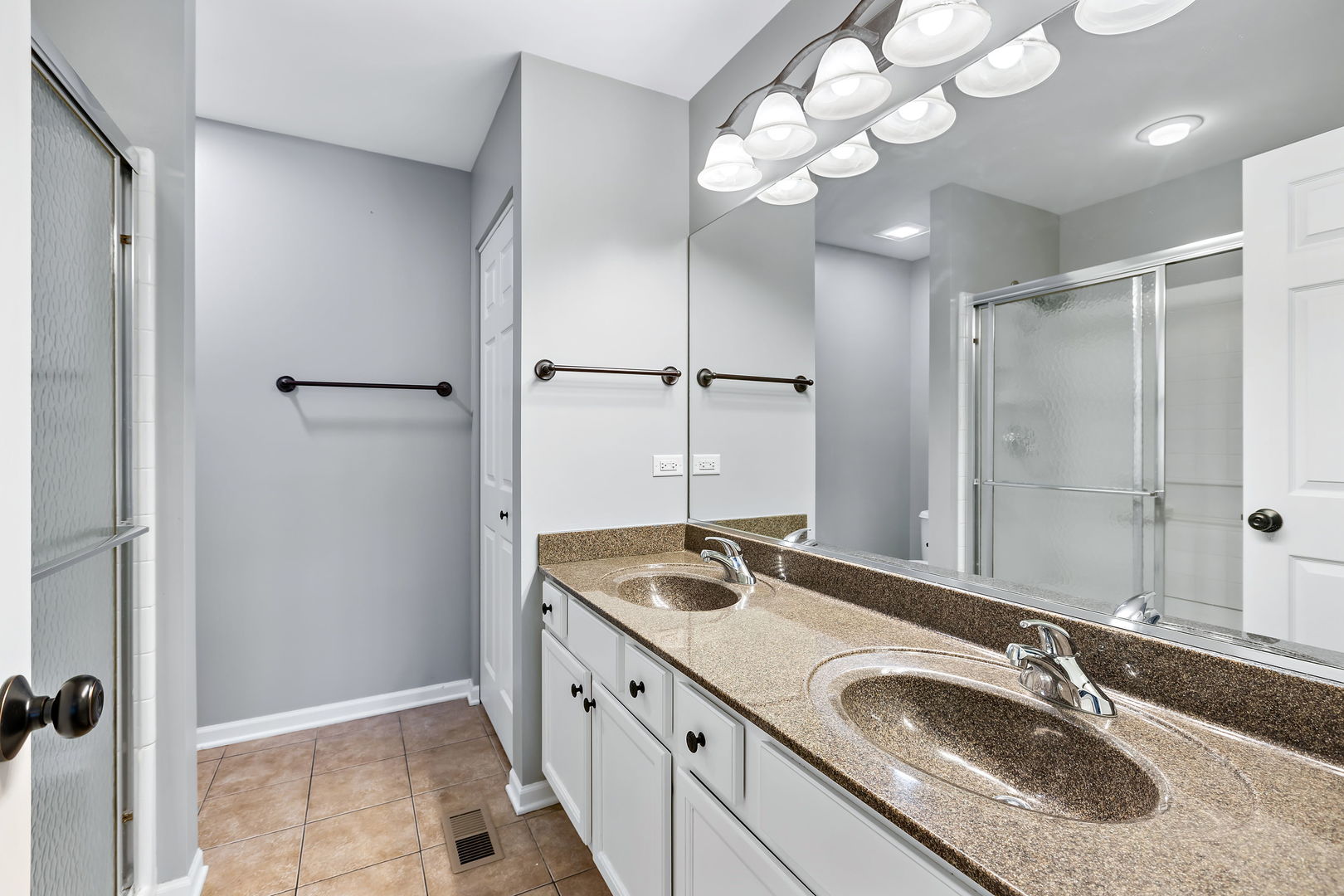 954 Oak Ridge Boulevard Elgin, IL 60120 - Photo 13 of 17 a bathroom with a sink and a mirror