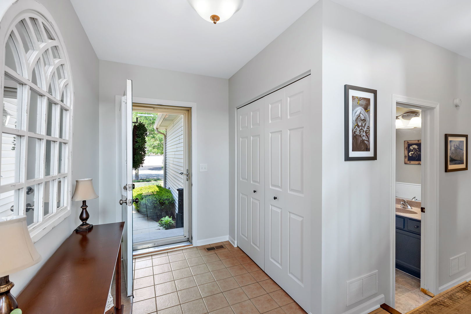 954 Oak Ridge Boulevard Elgin, IL 60120 - Photo 3 of 17 a view of an entryway with wooden floor and a livingroom