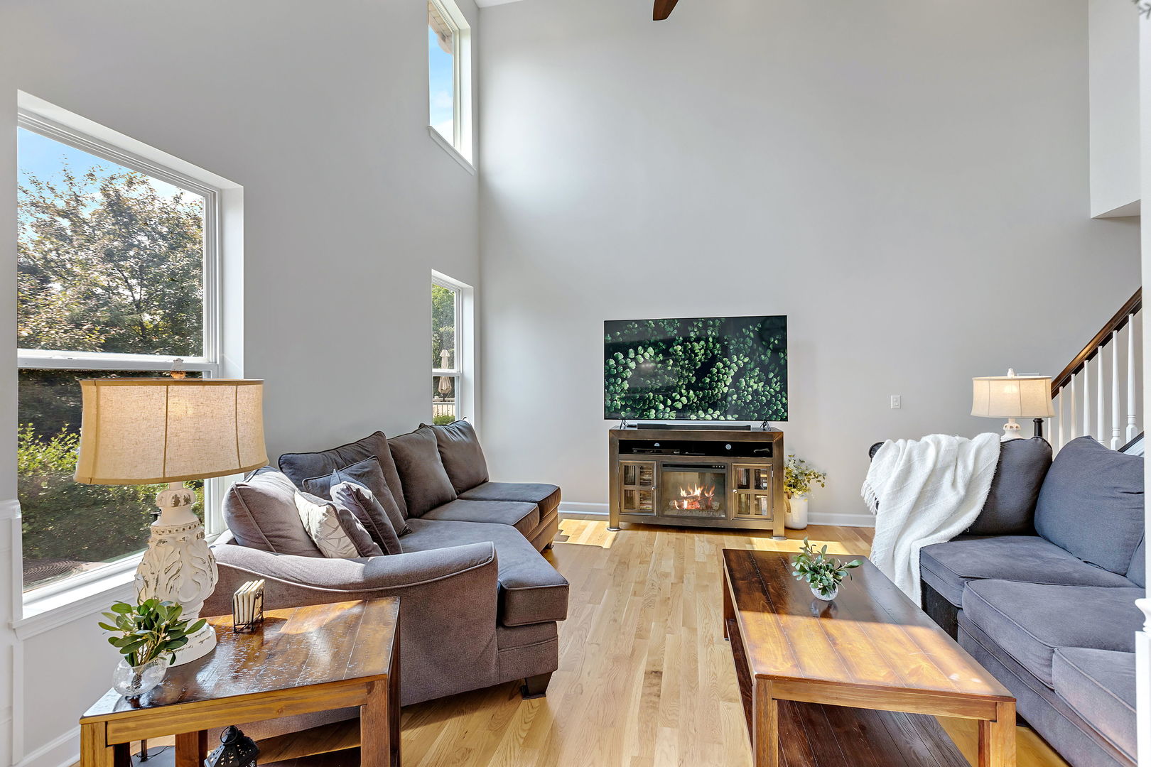 954 Oak Ridge Boulevard Elgin, IL 60120 - Photo 5 of 17 a living room with furniture and a flat screen tv