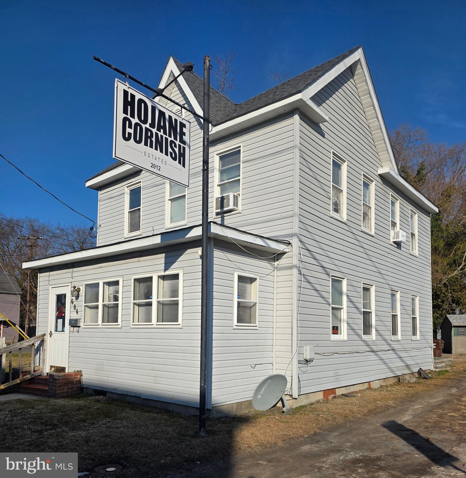 604 Pine Street Cambridge, MD 21613 - Photo 2 of 15 a front view of a house with a yard