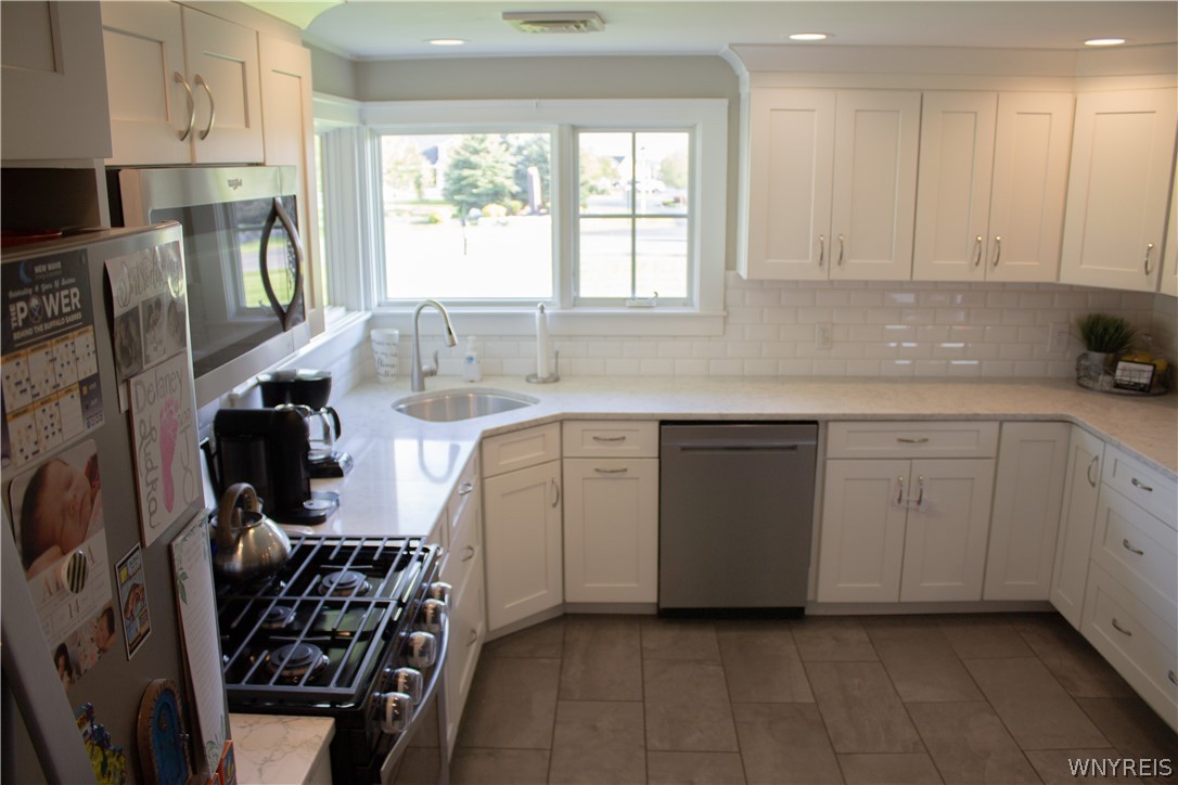 350 Pleasant View Drive Lancaster, NY 14086 - Photo 2 of 28