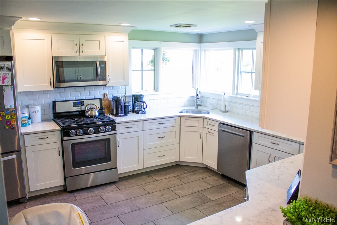 350 Pleasant View Drive Lancaster, NY 14086 - Photo 3 of 28