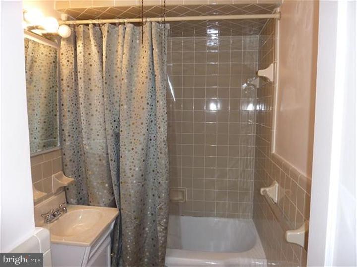 1024 Flanders Road Philadelphia, PA 19151 - Photo 11 of 18 Half Bath