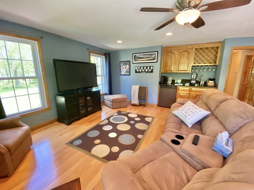 44 Whitewood Road Milford, MA 01757 - Photo 12 of 39 Gallery Image 12