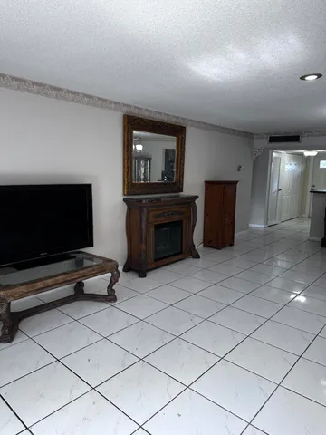 $159,900 | 6200 South Falls Cir Drive, Unit 310, Lauderhill, FL 33319