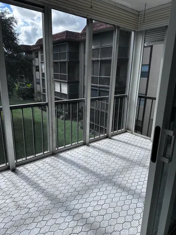 $159,900 | 6200 South Falls Cir Drive, Unit 310, Lauderhill, FL 33319