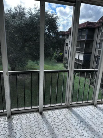 $159,900 | 6200 South Falls Cir Drive, Unit 310, Lauderhill, FL 33319