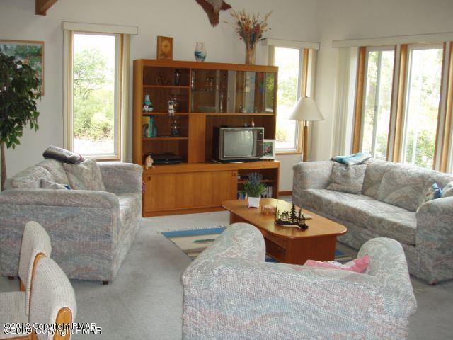 104 Ravenhill Road Tamiment, PA 18371 - Photo 2 of 13 Living Room