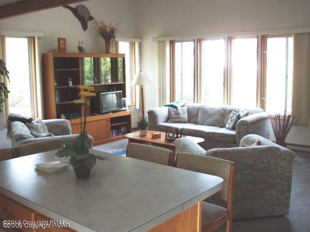104 Ravenhill Road Tamiment, PA 18371 - Photo 3 of 13 Living room