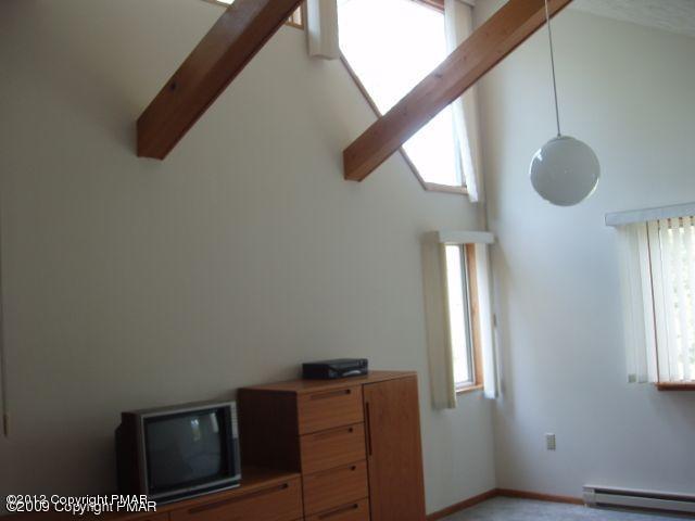 104 Ravenhill Road Tamiment, PA 18371 - Photo 10 of 13 Master BR
