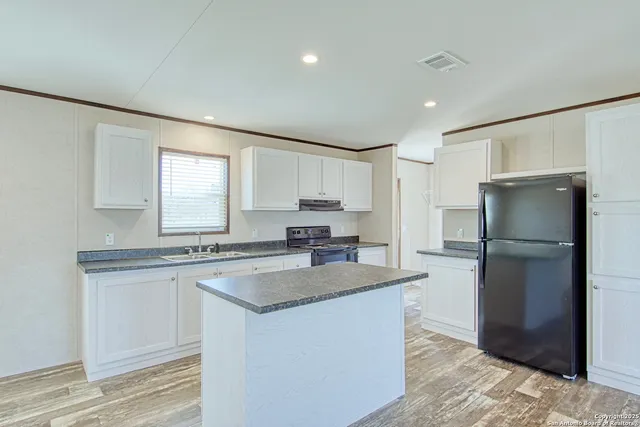 $305,000 | 418 Pr Sunset Vista Drive, Somerset, TX 78069